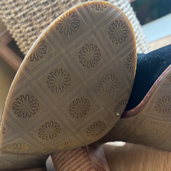 UGGs in great condition - Picture 4 of 7